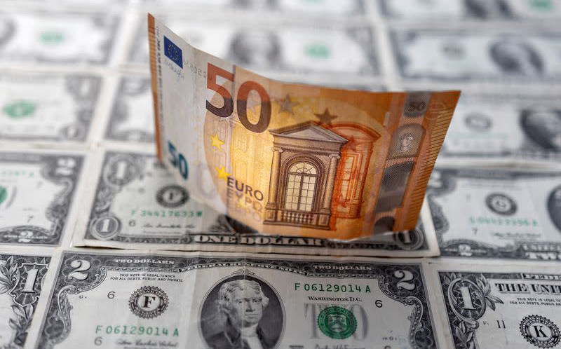 Euro Slumps to Two-Decade Low as Recession Fears Bite