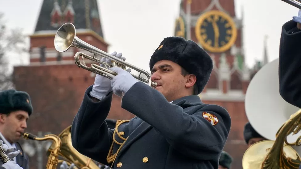 Ukraine and Russia to deploy musicians to front to boost morale