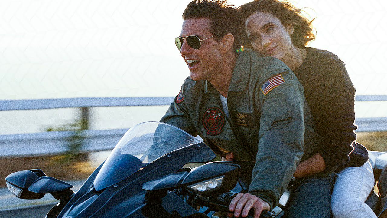 When and at what time does 'Top Gun: Maverick' premiere on Star Plus?