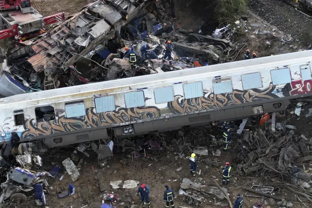 Greece: Transport minister resigns after train crash